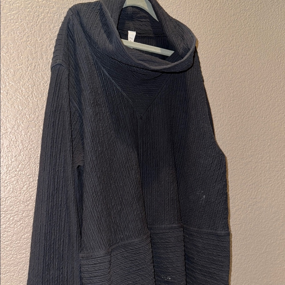Lululemon Women's Black Sweater - Picture 3 of 7